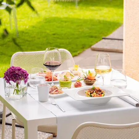 Red's Redaelli Hotel 4*
