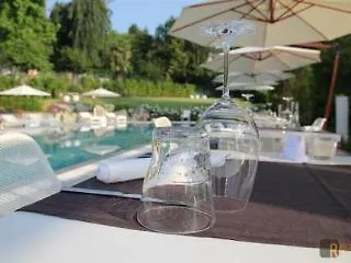 Red's Redaelli Hotel