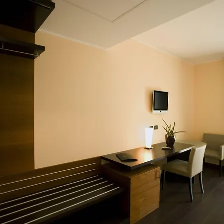 Red's Redaelli Hotel 4*